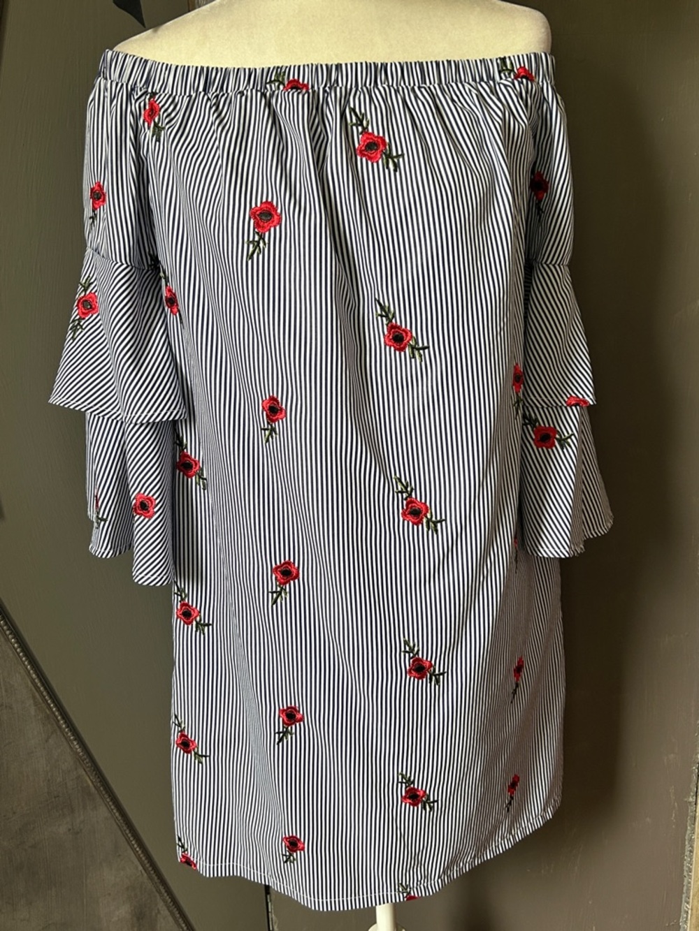 Betsy Johnson shift dress 8 off shoulder Navy striped Red roses Above knee EUC